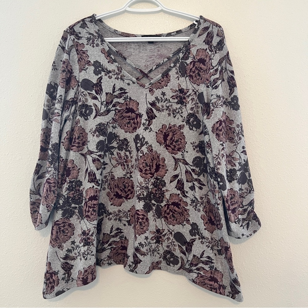 Signature Studios XL Crisscross V-neck 3/4 Sleeve Knit Top Gray Pink Roses
